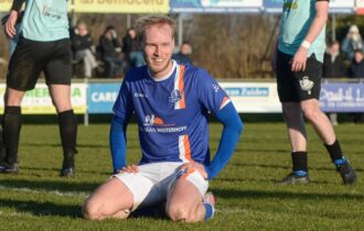 Buitenpost heeft genoeg aan vijf goals in één helft en bekert verder