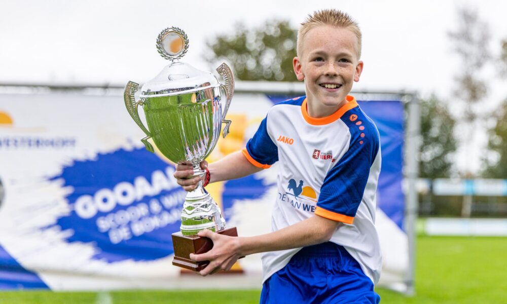 Hoofdsponsor De Haan Westerhoff pakt weer groots uit bij Voetbalschool Veerkr88